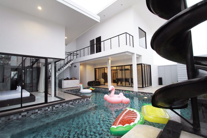 Lux Pool villa Huahin